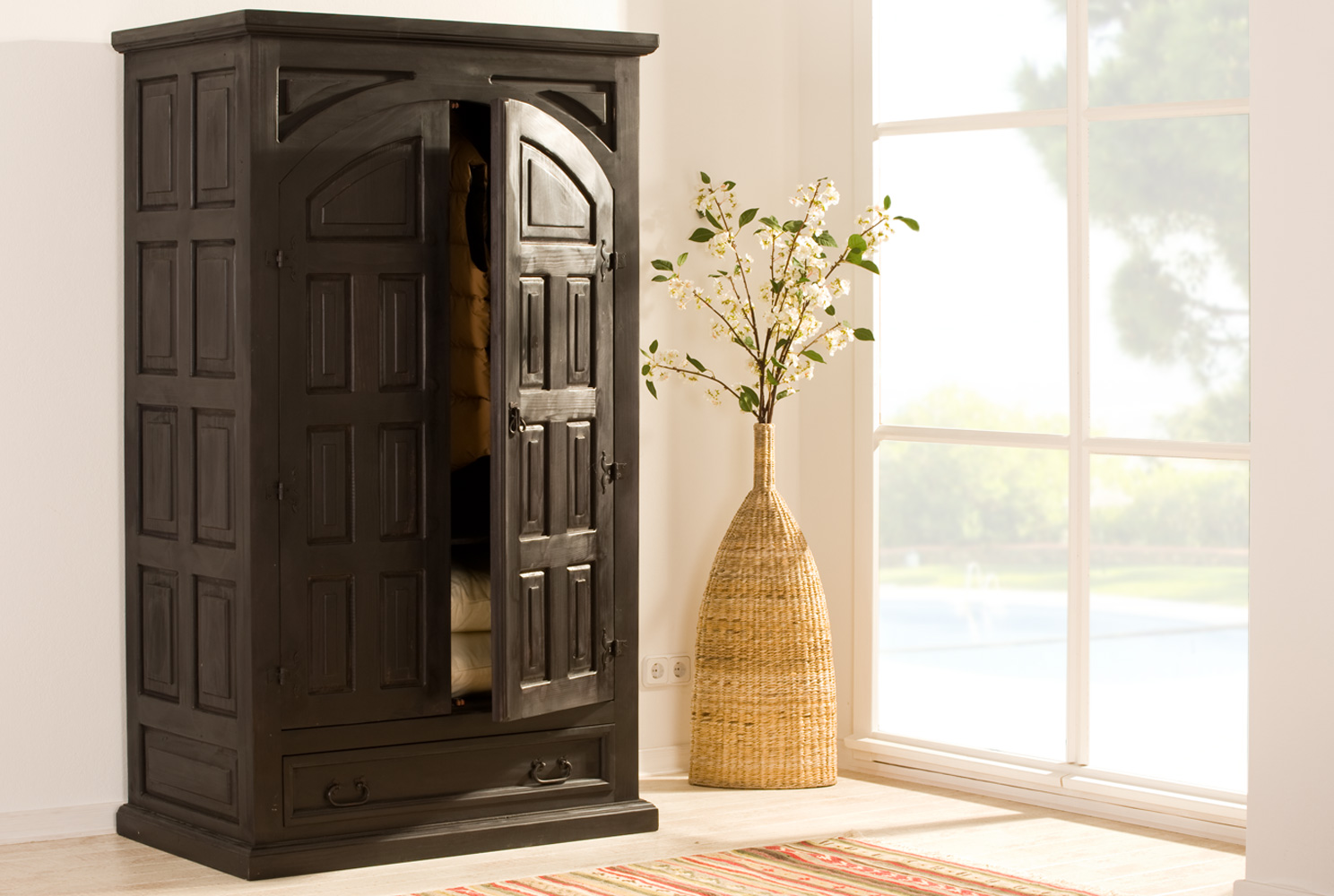 Dielenschrank mediterran kolonial dunkelbraun Pinienholz