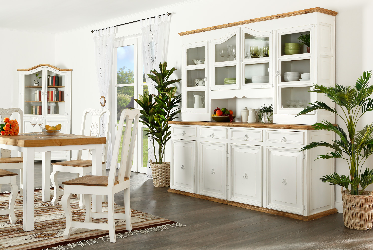 Buffetschrank Landhausstil in Weiß und Honig