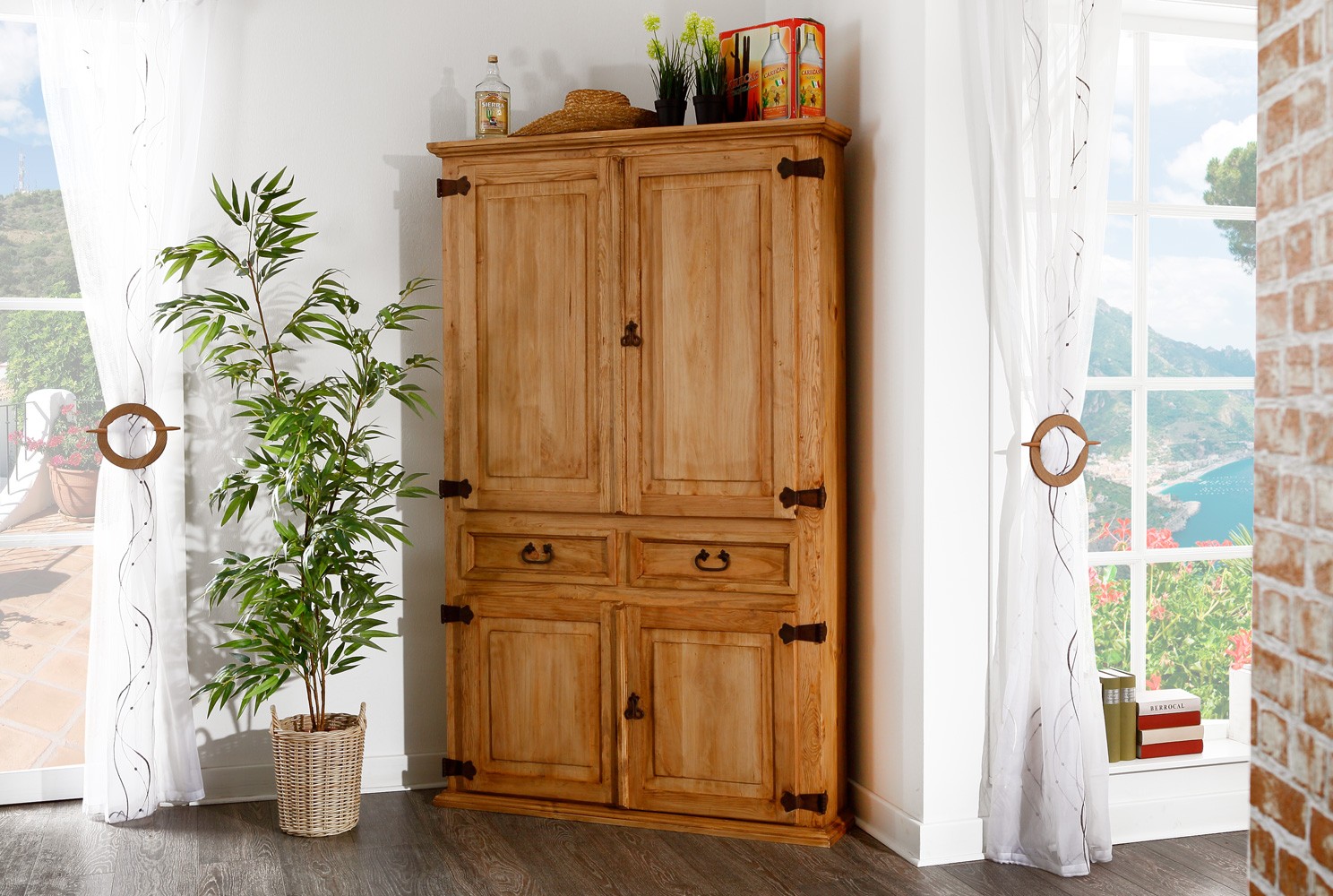 Großer Eck-Schrank - massives Pinienholz - handgefertigt - Landhausstil - montiert geliefert